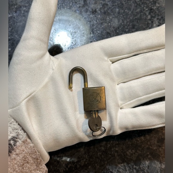 Vintage LV Lock and Key #218 - Picture 7 of 7